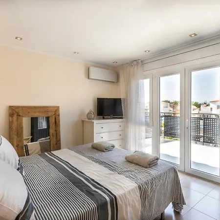 Villa 2016 Moderna Al Canal Con 4 By Homeselectspain Empuriabrava