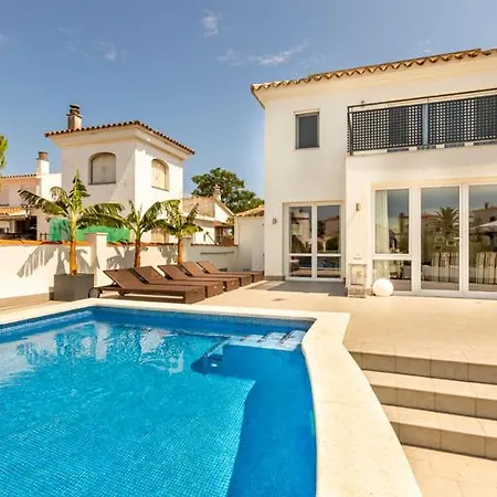 Villa 2016 Moderna Al Canal Con 4 By Homeselectspain
